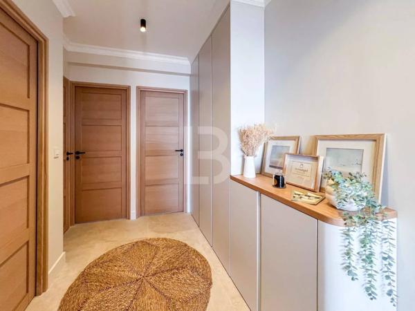 Appartement de 3 pièces au dernier étage avec terrasse et vue mer