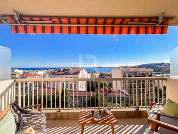 Appartement de 3 pièces au dernier étage avec terrasse et vue mer