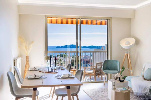 Appartement de 3 pièces au dernier étage avec terrasse et vue mer