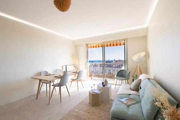 Appartement de 3 pièces au dernier étage avec terrasse et vue mer