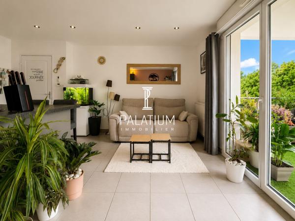 Appartement deux pièces avec terrasse dans résidence de standing