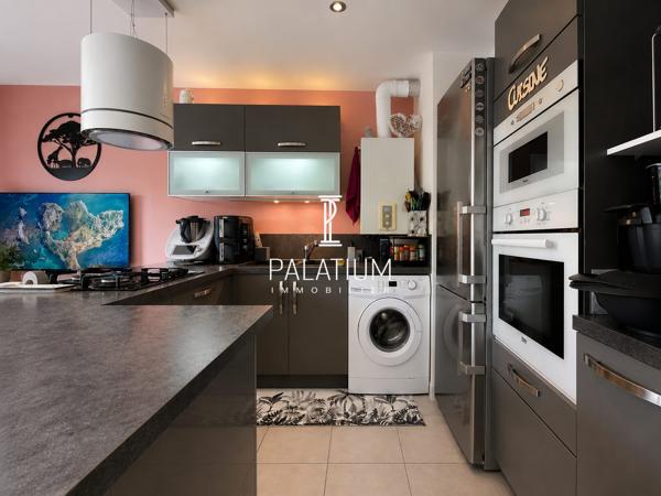 Appartement deux pièces avec terrasse dans résidence de standing