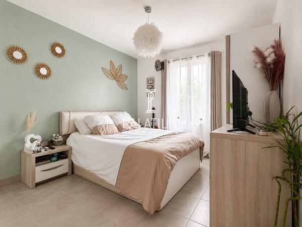 Appartement deux pièces avec terrasse dans résidence de standing