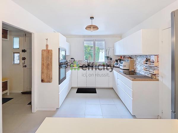 Maison 7 pièces - 200 m² Exclusivité efficity