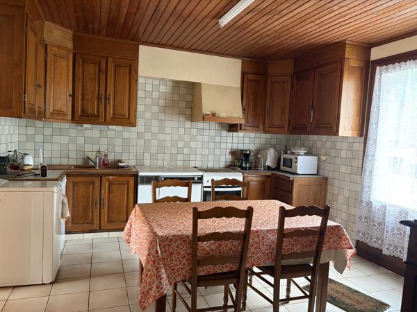 Maison familiale de 145 m² – 4 chambres, véranda et double garage, proche de toutes les commodité
