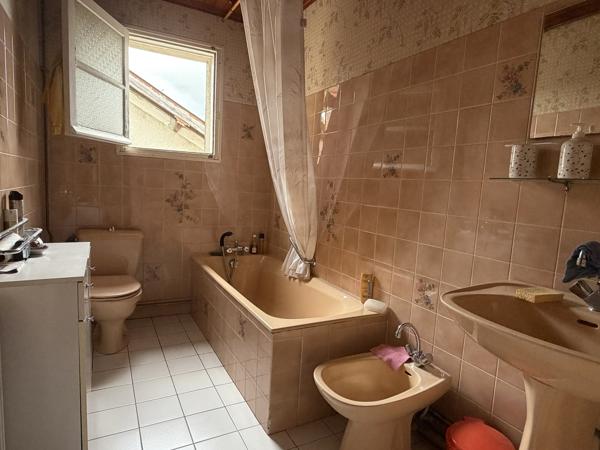 Maison familiale de 145 m² – 4 chambres, véranda et double garage, proche de toutes les commodité