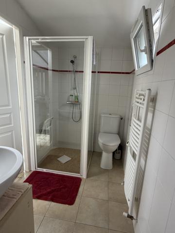 Maison familiale de 145 m² – 4 chambres, véranda et double garage, proche de toutes les commodité