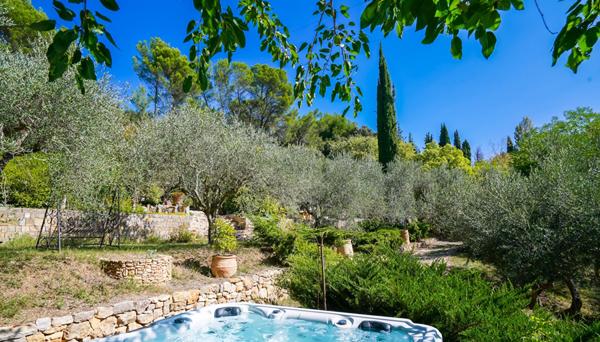 Propriété de deux maisons avec atelier et jardin d’artiste