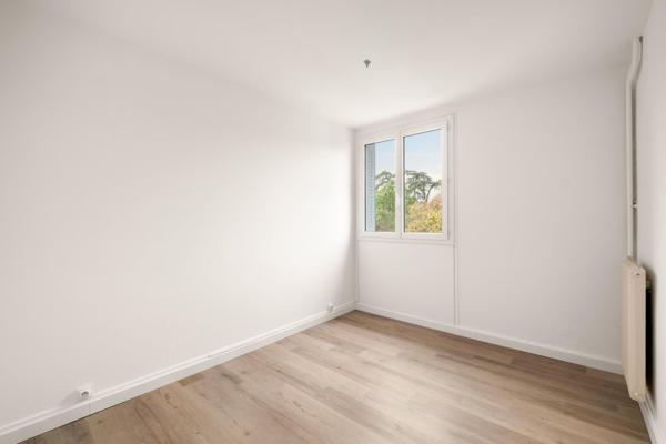 T4 rénové avec balcon et cave