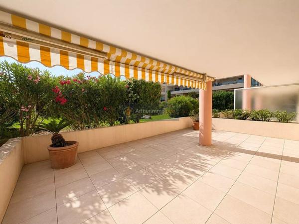 Vente                                                      Appartement
                        
                     2 pièces                      52 m2                     à Fréjus