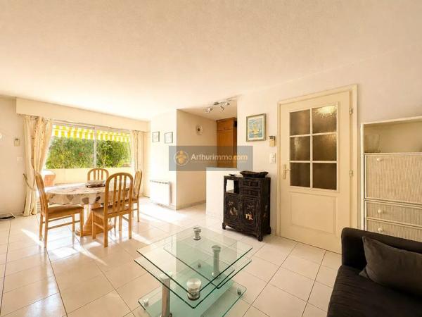 Vente                                                      Appartement
                        
                     2 pièces                      52 m2                     à Fréjus