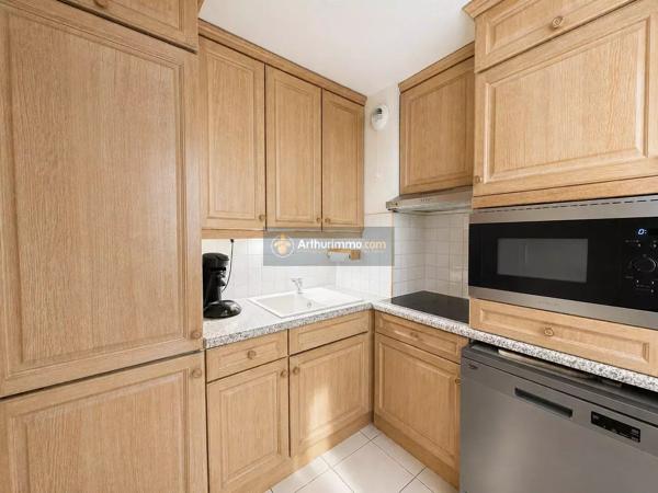 Vente                                                      Appartement
                        
                     2 pièces                      52 m2                     à Fréjus