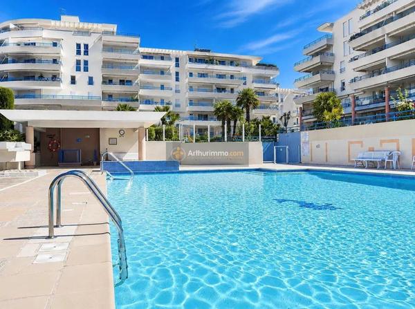 Vente                                                      Appartement
                        
                     2 pièces                      52 m2                     à Fréjus