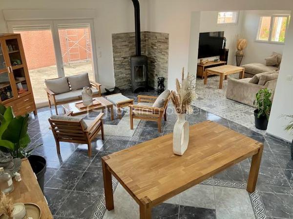 C'est à CALAIS ( proche de Marck ), que cette MAGNIFIQUE MAISON CONTEMPORAINE s'est installée en INDIVIDUELLE !

La PRESTANCE et la MAJESTE de ses 210 m2 de surfaces habitables + 30 pour le garage et l'atelier, vous offre une VUE PERIPHERIQUE sur un CADRE VERDOYANT.
Elle a choisi de s'installer dans ce SECTEUR et au fond d'une IMPASSE, pour sa TRANQUILLITE, et afin de s'y épanouir en toute SERENITE.
Pour parfaire à ses ATOUTS, les COMMERCES, les COMMODITES, L'A16 et L'A26 sont à seulement 3 minutes. 
Elle est proche de L'HOPITAL et de son rond-point, en direction de FRETHUN, BOULOGNE sur MER, GRAVELINES, DUNKERQUE, SAINT-OMER...
C'EST LE TOP DU POSITIONNEMENT !

Elle s'est posée en 2000 sur son TERRAIN de 900 m2 ( un ECRIN DE VERDURE ) parfaitement exposé PLEIN-SUD. 
Ses nombreuses places de PARKING et son GRAND GARAGE avec porte sectionnelle motorisée, vous permettrons de ranger et de protéger vos MOTOS, vos VELOS et vos VOITURES.
Son ATELIER déjà aménagé saura parfaire à VOTRE PASSION DU BRICOLAGE.

Sa JOLIE PORTE s'ouvre, elle vous souhaite la BIENVENUE et déjà SES FACETTES VOUS EBLOUISSENT !

En RDC : 
Elle vous présente son HALL avec sa GRANDE PENDERIE et une première commodité ( WC ), sa CUISINE entièrement équipée, son BUREAU, son CELLIER/LINGERIE, son IMMENSE et SUBLISSIME SEJOUR CATHEDRALE, son SALON et sa TERRASSE avec PERGOLA.

L' ETAGE : 
Il distribue 5 CHAMBRES ( dont une avec terrasse privative exposée SUD ), une MEZZANINE ( coin jeux ou bureau ), et une SALLE DE BAINS équipée d'une seconde commodité ( wc ).

Sa TERRASSE et son JARDIN sont baignés d'une BRILLANTE EXPOSITION SUD, et permettent l'organisation de GARDEN PARTY, de FARNIENTE régénérants, de BARBECUES en famille, et de vos séances de BRONZAGE ( Je vous conseille toutefois, de porter un petit maillot, car nous sommes sur la Côte d'Opale ).

Ses ESPACES, ses SURFACES, ses VOLUMES, sa LUMINOSITE sont EXCEPTIONNELS, et son AGENCEMENT très FONCTIONNEL.
Cette SCINTILLANTE MAISON est idéale pour l'épanouissement de votre GRANDE et BELLE FAMILLE...Elle saura vous apporter du BONHEUR, du PLAISIR, et ENCORE du PLAISIR !

Ses ASPECTS TECHNIQUES :
Son JOAILLIER a sélectionné de BEAUX MATERIAUX et MATERIELS, L'ISOLATION est PARFAITE ( classement énergétique en C ), les MENUISERIES sont en PVC DV / OB et volets roulants électriques, les VELUX sont eux aussi équipés de volets électriques extérieurs ( LE MUST ), le CHAUFFAGE est produit par 2 POMPES à CHALEUR AIR/AIR ( réversibles CHAUD et FROID ) et un POÊLE à BOIS, L'EAU CHAUDE est générée par un BALLON THERMODYNAMIQUE ( très économique ), la FIBRE est présente, la TOITURE est en PARFAIT ETAT, L'INSTALLATION ELECTRIQUE est comme NEUVE, et L'ASSAINISSEMENT est CONFORME...QUE VOULEZ-VOUS DE PLUS ?

Les NOTIONS ECONOMIQUES :
Sa consommation énergétique est maitrisée, et sa taxe foncière est de 1800 euros.

Vous souhaitez faire sa connaissance ? 
Il faut juste m'appeler Gilles O6 3O 89 OO O8...L'AGENT ( BIJOUTIER ) DES JOYAUX IMMOBILIERS !

Je vous invite à visiter mon site : BSK gilles fourrier ( à consommer sans modération )
Pour des acquéreurs potentiels,  nous sommes en recherche de biens immobiliers à vendre sur l'ensemble des Hauts de France.
N'hésitez pas à nous consulter pour la vente d'une maison,  d'un appartement,  d'un immeuble,  d'un fonds de commerce...Nous pourrons vous OFFRIR votre ESTIMATION,  et vous présenter les particularités de nos actions commerciales,  qui transforment nos ventes en de très belles réussites immobilières.