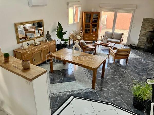 C'est à CALAIS ( proche de Marck ), que cette MAGNIFIQUE MAISON CONTEMPORAINE s'est installée en INDIVIDUELLE !

La PRESTANCE et la MAJESTE de ses 210 m2 de surfaces habitables + 30 pour le garage et l'atelier, vous offre une VUE PERIPHERIQUE sur un CADRE VERDOYANT.
Elle a choisi de s'installer dans ce SECTEUR et au fond d'une IMPASSE, pour sa TRANQUILLITE, et afin de s'y épanouir en toute SERENITE.
Pour parfaire à ses ATOUTS, les COMMERCES, les COMMODITES, L'A16 et L'A26 sont à seulement 3 minutes. 
Elle est proche de L'HOPITAL et de son rond-point, en direction de FRETHUN, BOULOGNE sur MER, GRAVELINES, DUNKERQUE, SAINT-OMER...
C'EST LE TOP DU POSITIONNEMENT !

Elle s'est posée en 2000 sur son TERRAIN de 900 m2 ( un ECRIN DE VERDURE ) parfaitement exposé PLEIN-SUD. 
Ses nombreuses places de PARKING et son GRAND GARAGE avec porte sectionnelle motorisée, vous permettrons de ranger et de protéger vos MOTOS, vos VELOS et vos VOITURES.
Son ATELIER déjà aménagé saura parfaire à VOTRE PASSION DU BRICOLAGE.

Sa JOLIE PORTE s'ouvre, elle vous souhaite la BIENVENUE et déjà SES FACETTES VOUS EBLOUISSENT !

En RDC : 
Elle vous présente son HALL avec sa GRANDE PENDERIE et une première commodité ( WC ), sa CUISINE entièrement équipée, son BUREAU, son CELLIER/LINGERIE, son IMMENSE et SUBLISSIME SEJOUR CATHEDRALE, son SALON et sa TERRASSE avec PERGOLA.

L' ETAGE : 
Il distribue 5 CHAMBRES ( dont une avec terrasse privative exposée SUD ), une MEZZANINE ( coin jeux ou bureau ), et une SALLE DE BAINS équipée d'une seconde commodité ( wc ).

Sa TERRASSE et son JARDIN sont baignés d'une BRILLANTE EXPOSITION SUD, et permettent l'organisation de GARDEN PARTY, de FARNIENTE régénérants, de BARBECUES en famille, et de vos séances de BRONZAGE ( Je vous conseille toutefois, de porter un petit maillot, car nous sommes sur la Côte d'Opale ).

Ses ESPACES, ses SURFACES, ses VOLUMES, sa LUMINOSITE sont EXCEPTIONNELS, et son AGENCEMENT très FONCTIONNEL.
Cette SCINTILLANTE MAISON est idéale pour l'épanouissement de votre GRANDE et BELLE FAMILLE...Elle saura vous apporter du BONHEUR, du PLAISIR, et ENCORE du PLAISIR !

Ses ASPECTS TECHNIQUES :
Son JOAILLIER a sélectionné de BEAUX MATERIAUX et MATERIELS, L'ISOLATION est PARFAITE ( classement énergétique en C ), les MENUISERIES sont en PVC DV / OB et volets roulants électriques, les VELUX sont eux aussi équipés de volets électriques extérieurs ( LE MUST ), le CHAUFFAGE est produit par 2 POMPES à CHALEUR AIR/AIR ( réversibles CHAUD et FROID ) et un POÊLE à BOIS, L'EAU CHAUDE est générée par un BALLON THERMODYNAMIQUE ( très économique ), la FIBRE est présente, la TOITURE est en PARFAIT ETAT, L'INSTALLATION ELECTRIQUE est comme NEUVE, et L'ASSAINISSEMENT est CONFORME...QUE VOULEZ-VOUS DE PLUS ?

Les NOTIONS ECONOMIQUES :
Sa consommation énergétique est maitrisée, et sa taxe foncière est de 1800 euros.

Vous souhaitez faire sa connaissance ? 
Il faut juste m'appeler Gilles O6 3O 89 OO O8...L'AGENT ( BIJOUTIER ) DES JOYAUX IMMOBILIERS !

Je vous invite à visiter mon site : BSK gilles fourrier ( à consommer sans modération )
Pour des acquéreurs potentiels,  nous sommes en recherche de biens immobiliers à vendre sur l'ensemble des Hauts de France.
N'hésitez pas à nous consulter pour la vente d'une maison,  d'un appartement,  d'un immeuble,  d'un fonds de commerce...Nous pourrons vous OFFRIR votre ESTIMATION,  et vous présenter les particularités de nos actions commerciales,  qui transforment nos ventes en de très belles réussites immobilières.
