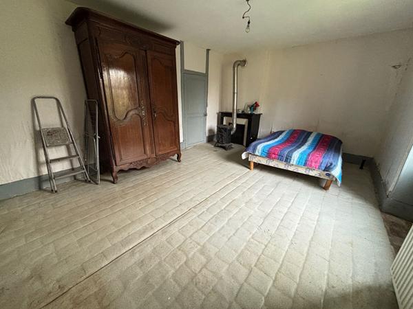 EN VENTE - GARCHIZY - 2 h 30 PARIS - Fermette avec 3 CHAMBRES - 160 m² habitables