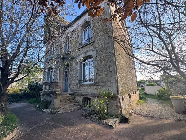 Rochefort Grande Maison Bourgeoise en pierres 10 pièces d'env. 260 m2