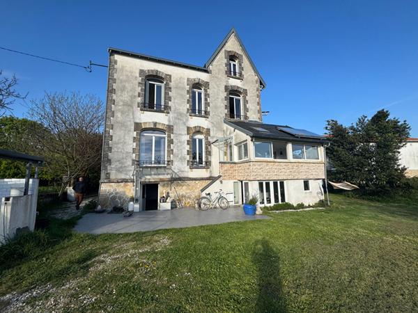 Rochefort Grande Maison Bourgeoise en pierres 10 pièces d'env. 260 m2