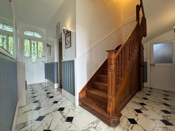 Rochefort Grande Maison Bourgeoise en pierres 10 pièces d'env. 260 m2