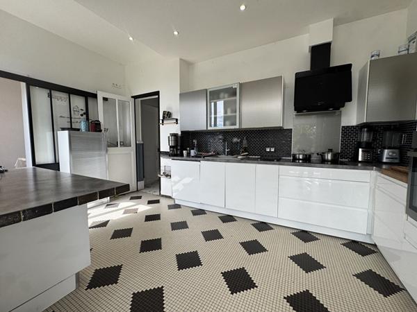 Rochefort Grande Maison Bourgeoise en pierres 10 pièces d'env. 260 m2