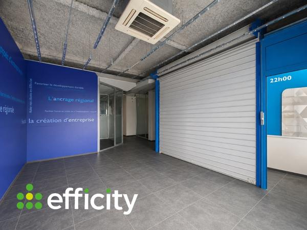 Local Commercial
        
        - 256 m² 327 600 € *