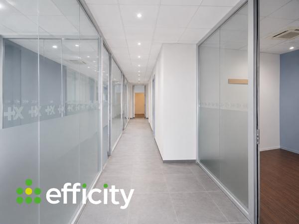 Local Commercial
        
        - 256 m² 327 600 € *
