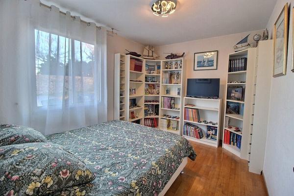 Appartement Marseille 8ème 4 pièces 88 m2 au pied des collines avec terrasse, jardin et garage fermé.