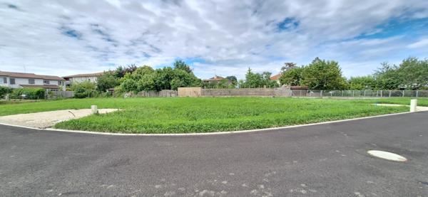 Centre ville de Bourg En Bresse , beau terrain à bâtir de  607 m2 viabilisé.