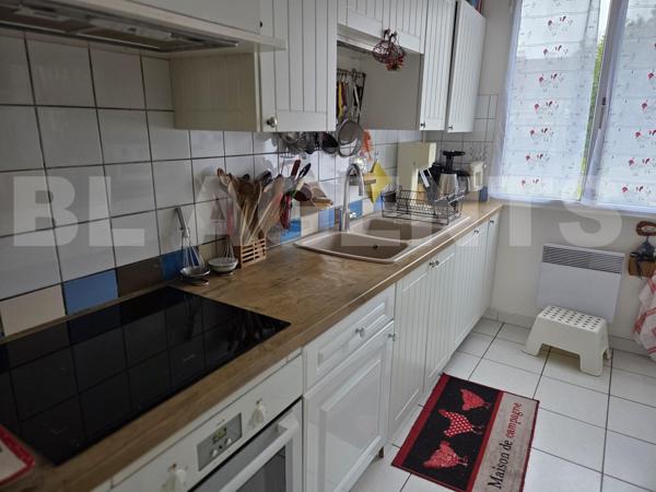 Pavillon 5 chambres sur terrain clos de 1000 m²