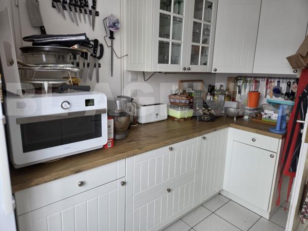 Pavillon 5 chambres sur terrain clos de 1000 m²