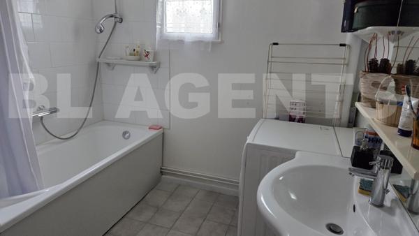 Pavillon 5 chambres sur terrain clos de 1000 m²