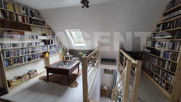 Pavillon 5 chambres sur terrain clos de 1000 m²