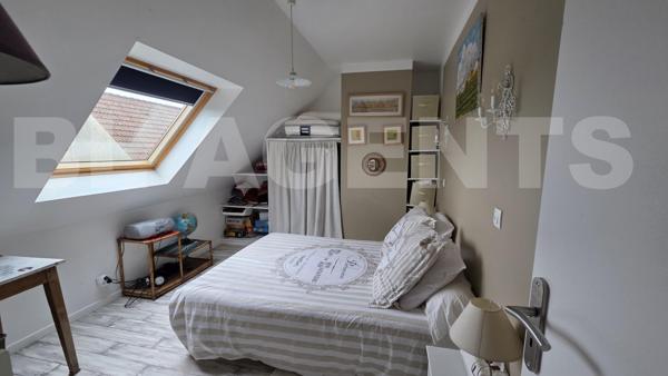 Pavillon 5 chambres sur terrain clos de 1000 m²