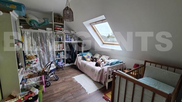 Pavillon 5 chambres sur terrain clos de 1000 m²