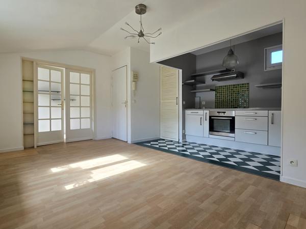 Appartement
                                                                                                                                                                                                                                                                                                                        3 pièce(s)                                                                                                                                                                                                          2 chambre(s)                                                                                                                                                                                                          51.58  m²