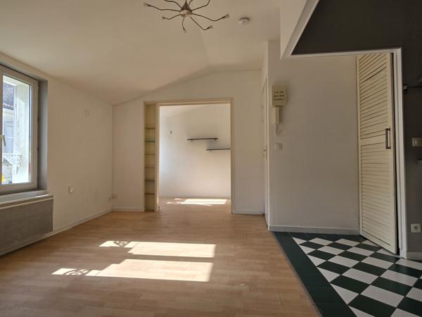 Appartement
                                                                                                                                                                                                                                                                                                                        3 pièce(s)                                                                                                                                                                                                          2 chambre(s)                                                                                                                                                                                                          51.58  m²