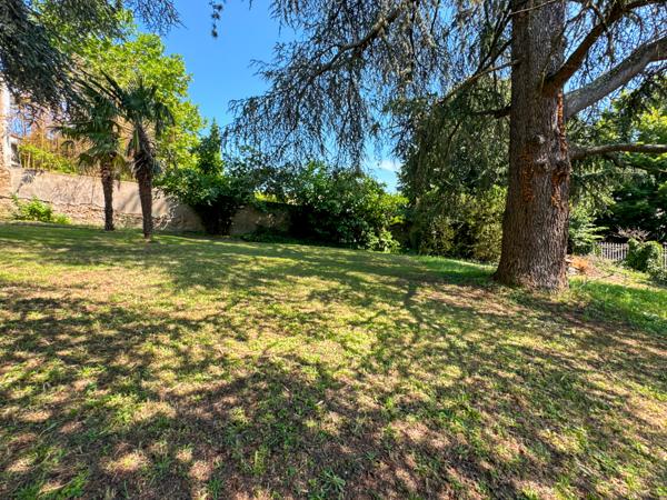 Trévoux (01600) Terrain à bâtir en hyper centre de Trévoux – Bien rare à la vente