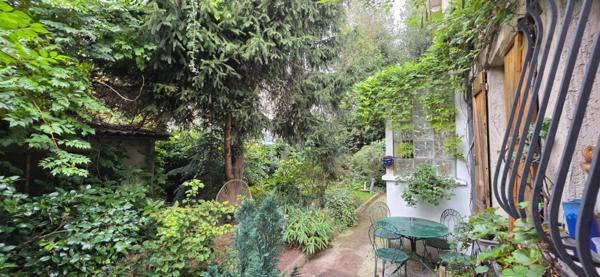 MAISON ANCIENNE AVEC JARDIN GARAGE ET CAVE