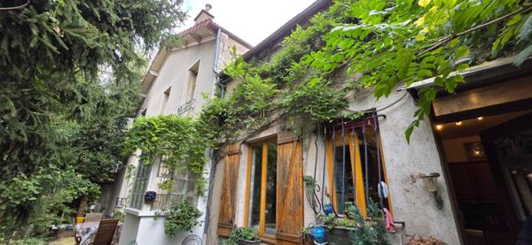 MAISON ANCIENNE AVEC JARDIN GARAGE ET CAVE