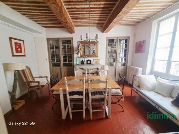 Exclusivité er Rare Draguignan bel F3 1 étage avec grande cour privative 50m² balcon et remise 225750€ crn2394 Draguignan (83300)
