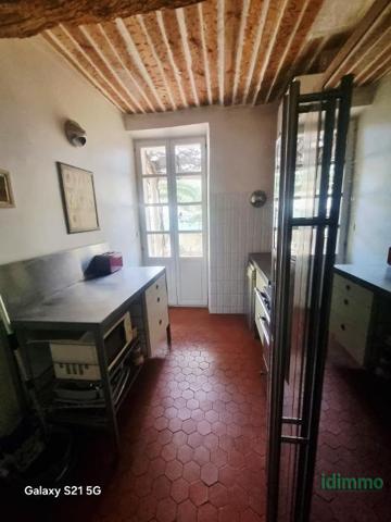 Exclusivité er Rare Draguignan bel F3 1 étage avec grande cour privative 50m² balcon et remise 225750€ crn2394 Draguignan (83300)