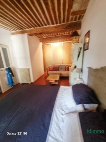 Exclusivité er Rare Draguignan bel F3 1 étage avec grande cour privative 50m² balcon et remise 225750€ crn2394 Draguignan (83300)