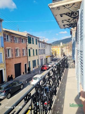 Exclusivité er Rare Draguignan bel F3 1 étage avec grande cour privative 50m² balcon et remise 225750€ crn2394 Draguignan (83300)