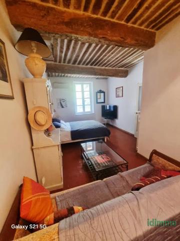 Exclusivité er Rare Draguignan bel F3 1 étage avec grande cour privative 50m² balcon et remise 225750€ crn2394 Draguignan (83300)