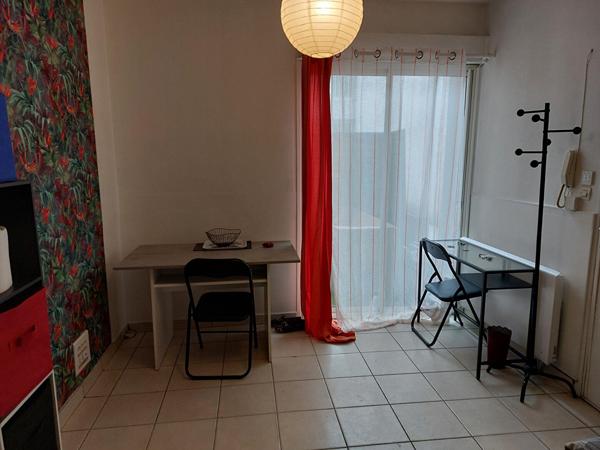 A LOUER - Studio meublé Vieux Port (Bail étudiant)