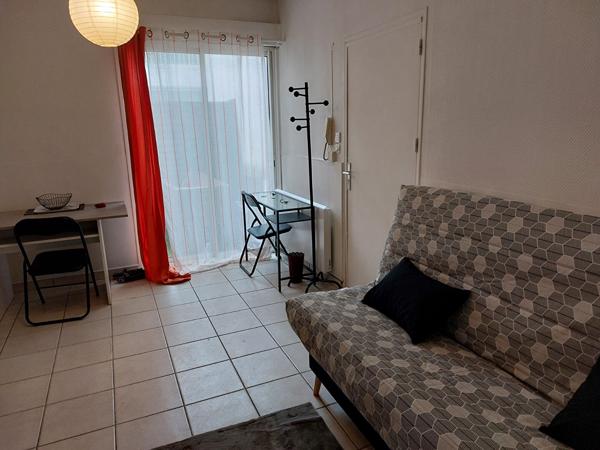 A LOUER - Studio meublé Vieux Port (Bail étudiant)