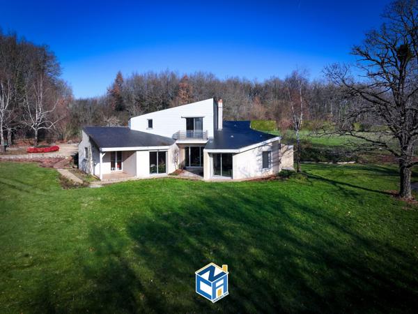 Maison d'architecte sur parc arboré de 3Ha