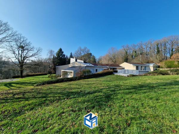 Maison d'architecte sur parc arboré de 3Ha