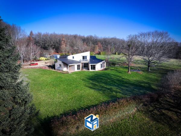 Maison d'architecte sur parc arboré de 3Ha