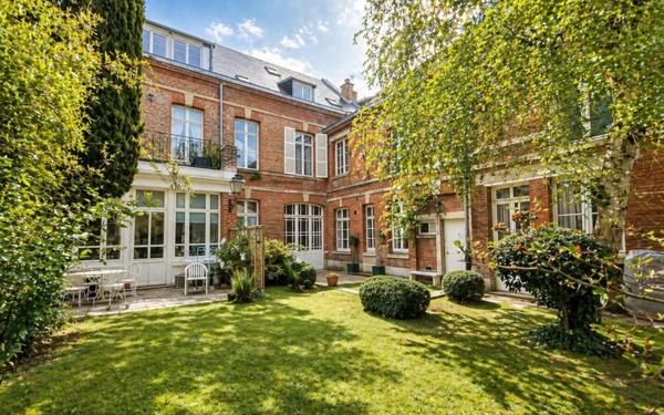 Maison à vendre    15 pièces • 447 m2 Amiens